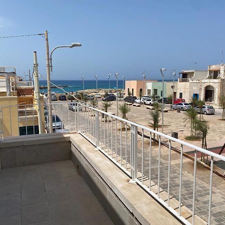 Casa Vacanze Illiria A Roca Vecchia Vicinissima Al Mare 外观 照片