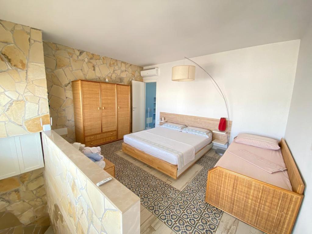 Casa Vacanze Illiria A Roca Vecchia Vicinissima Al Mare 外观 照片