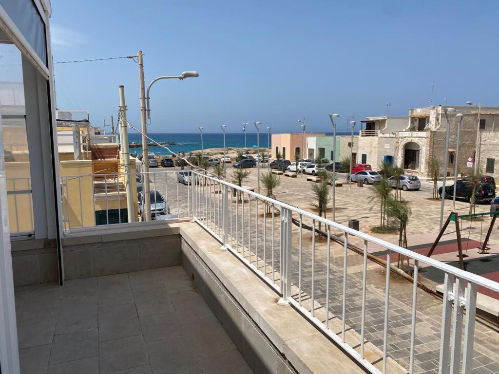 Casa Vacanze Illiria A Roca Vecchia Vicinissima Al Mare 外观 照片